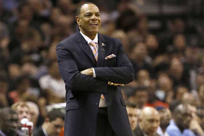 With his current contract expiring on June 30, Memphis Grizzlies coach Lionel Hollins could shortly find his phone very busy.