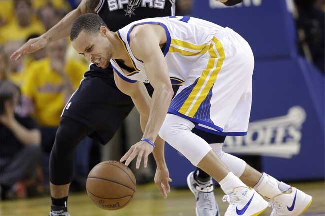 After re-injuring his left ankle, Stephen Curry is a game-time decision on Sunday.