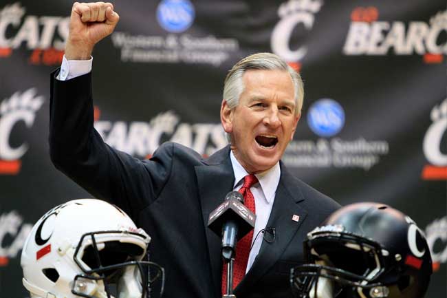 In his first season in charge, head coach Tommy Tuberville will look to lead the Cincinnati Bearcats to victory.