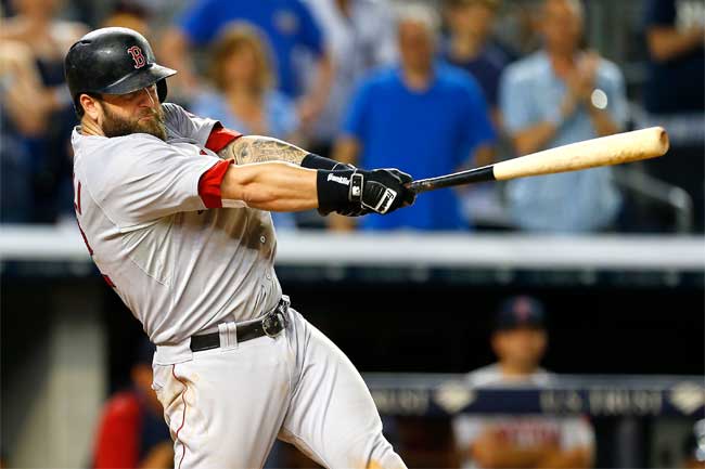 Mike Napoli's 9th inning home run off Masahiro Tanaka gave the Red Sox a 2-1 victory over the Yankees on Saturday.